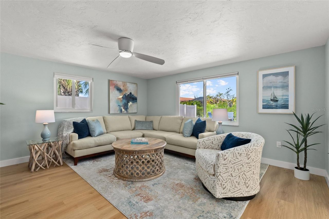 353 Avenida Leona, Sarasota, FL 34242 Photo