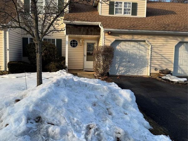 511 Race Place, Oakdale, NY 11769