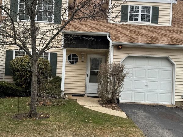 511 Race Place, Oakdale, NY 11769