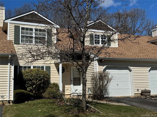 511 Race Place, Oakdale, NY 11769