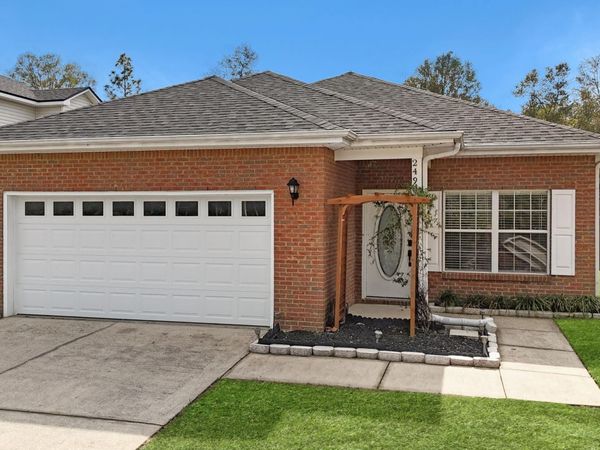 2490 S Lakeview Drive, Crestview, FL 32536