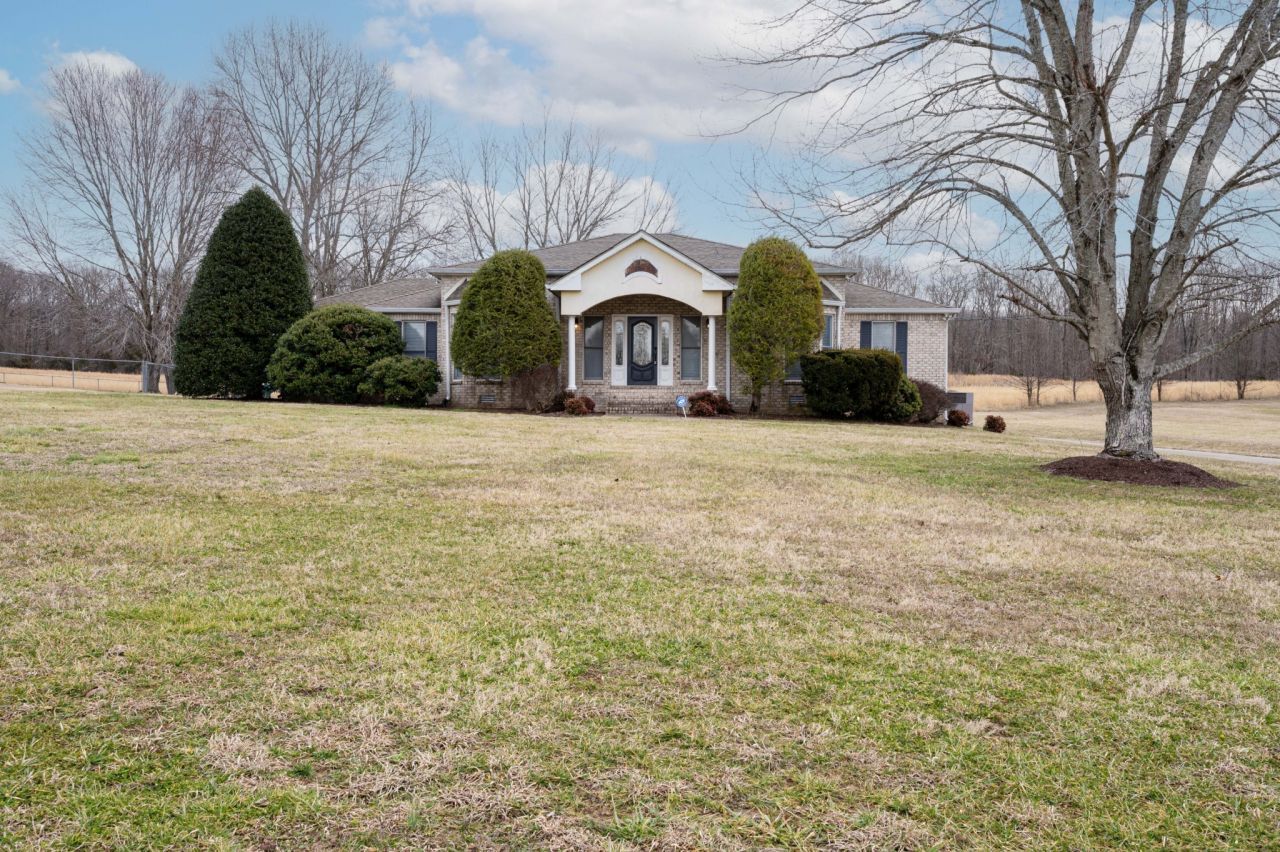 205 Meadowlark Ct, Dickson, TN 37055 Main Photo
