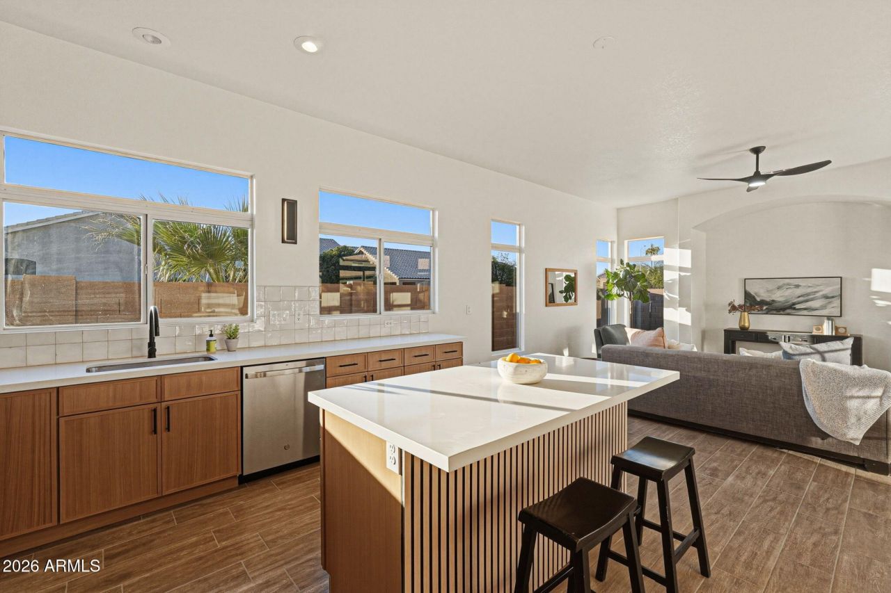 342 W El Freda Road, Tempe, AZ 85284 Main Photo