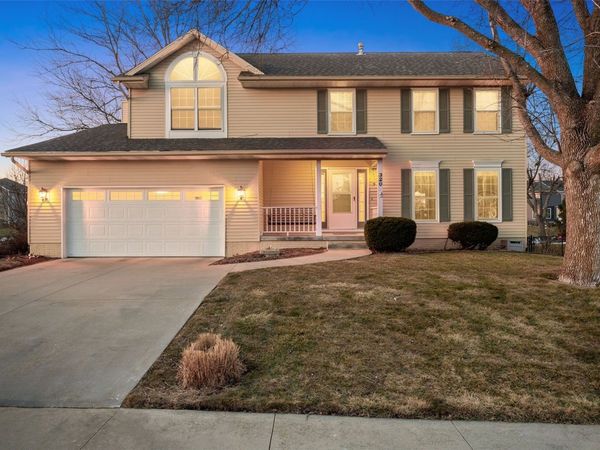 320 Stoney Creek Road NW, Cedar Rapids, IA 52405