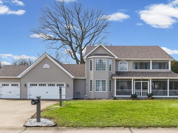 1307 Cross Creek Road, Mahomet, IL 61853