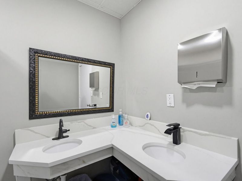 2060 Brentnell Avenue , Columbus, OH 43219 Photo 26