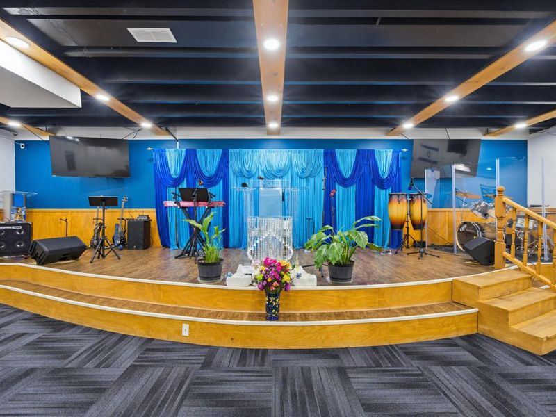 2060 Brentnell Avenue , Columbus, OH 43219 Photo 3