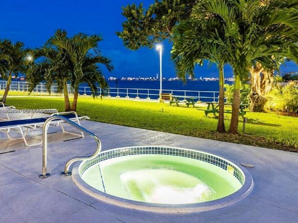 880 NE 69th St, Unit 4L, Miami, FL 33138