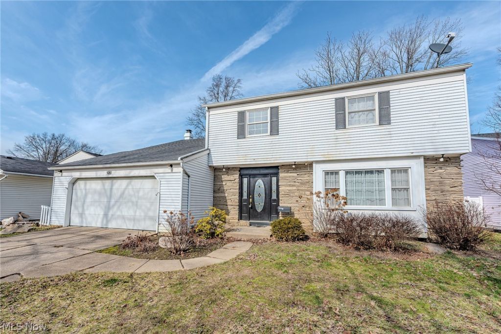 920 Howard Street, Elyria, OH 44035 Main Photo