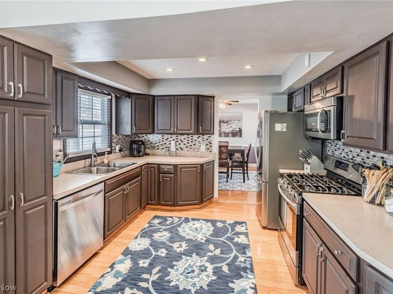 920 Howard Street, Elyria, OH 44035 Photo 5