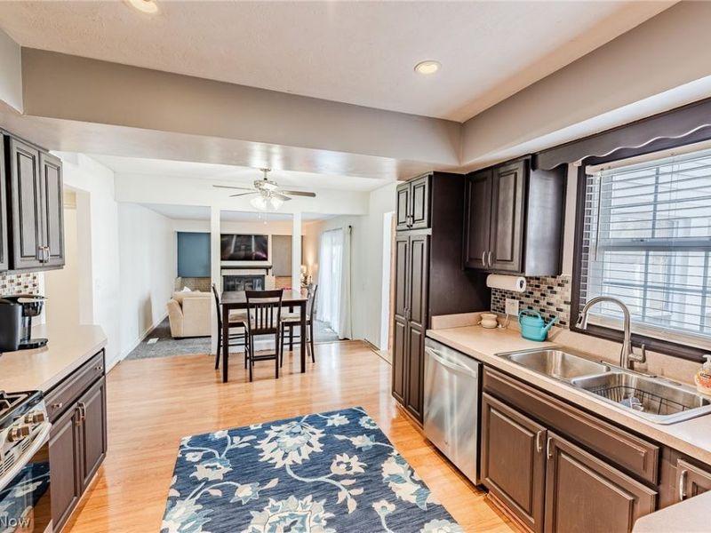 920 Howard Street, Elyria, OH 44035 Photo 6