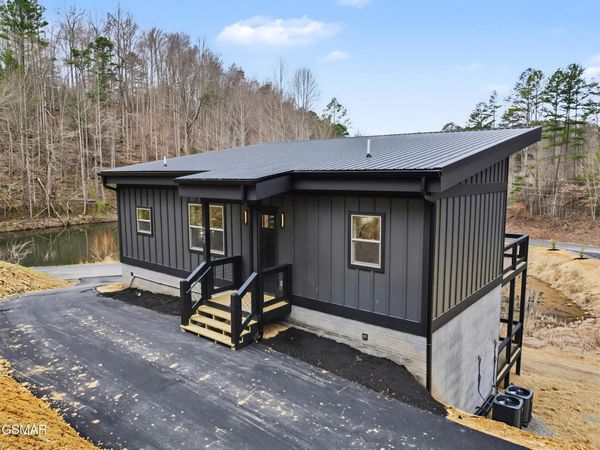 4305 Lakeshore Avenue, Sevierville, TN 37876