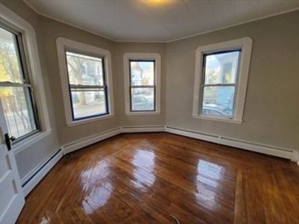 88 Lawton Ave, Unit 1, Lynn, MA 01902