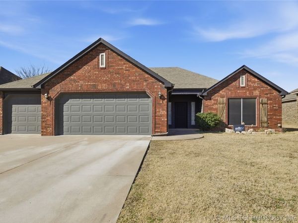 9220 N 144th East Avenue , Owasso, OK 74055
