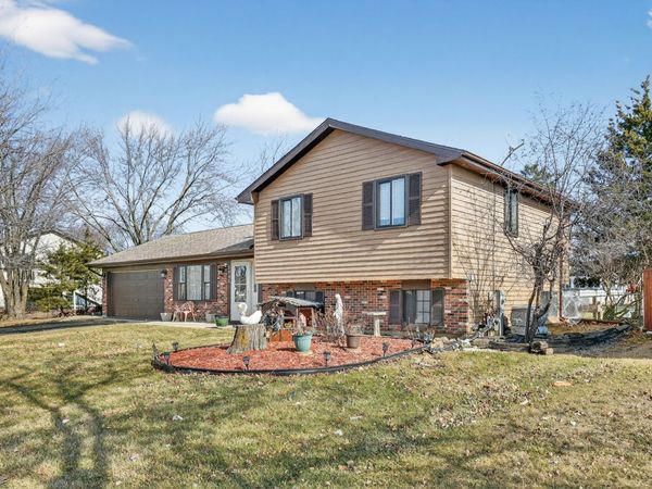 3945 County Farm Road, Hanover Park, IL 60133