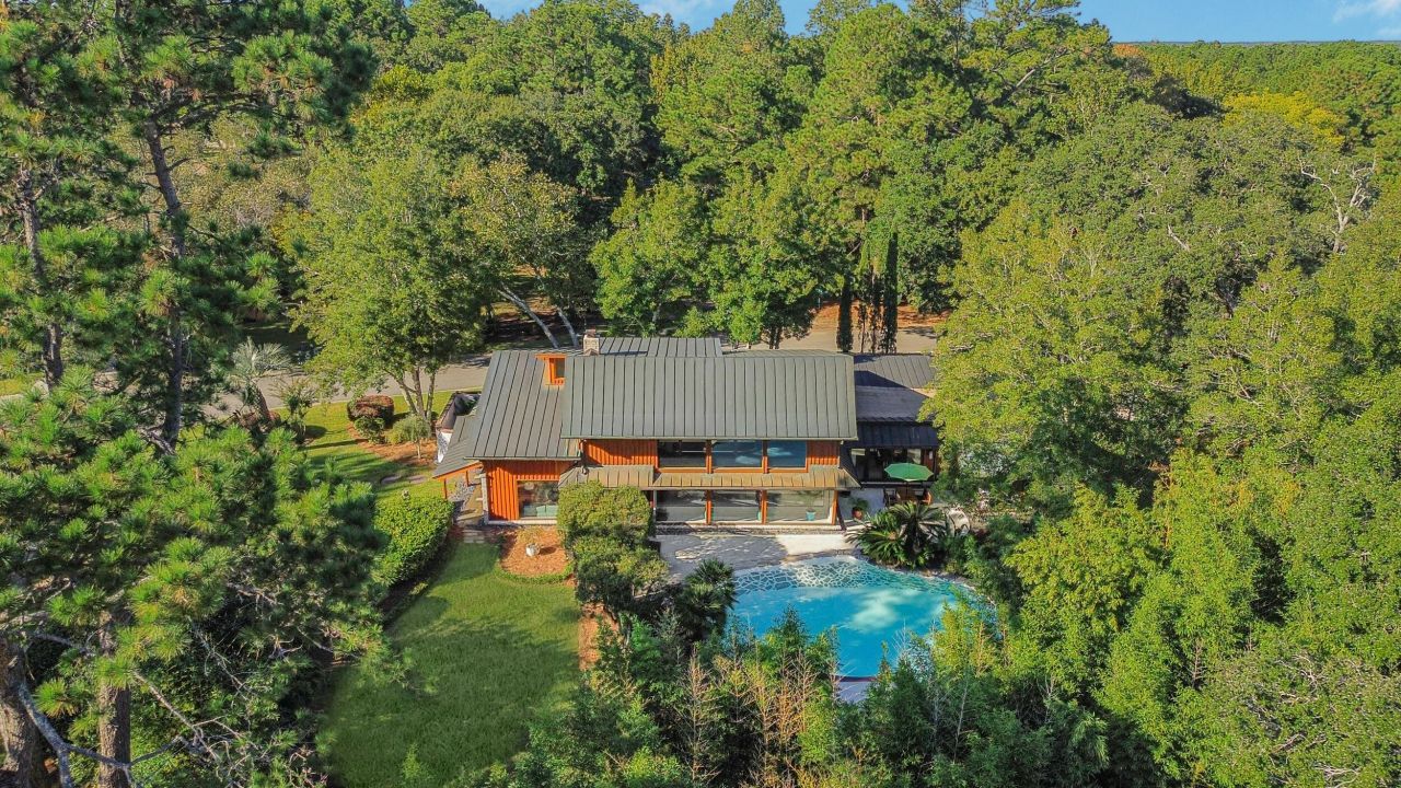 901 Red Coat Run Photo 3