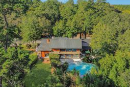 901 Red Coat Run photo 4