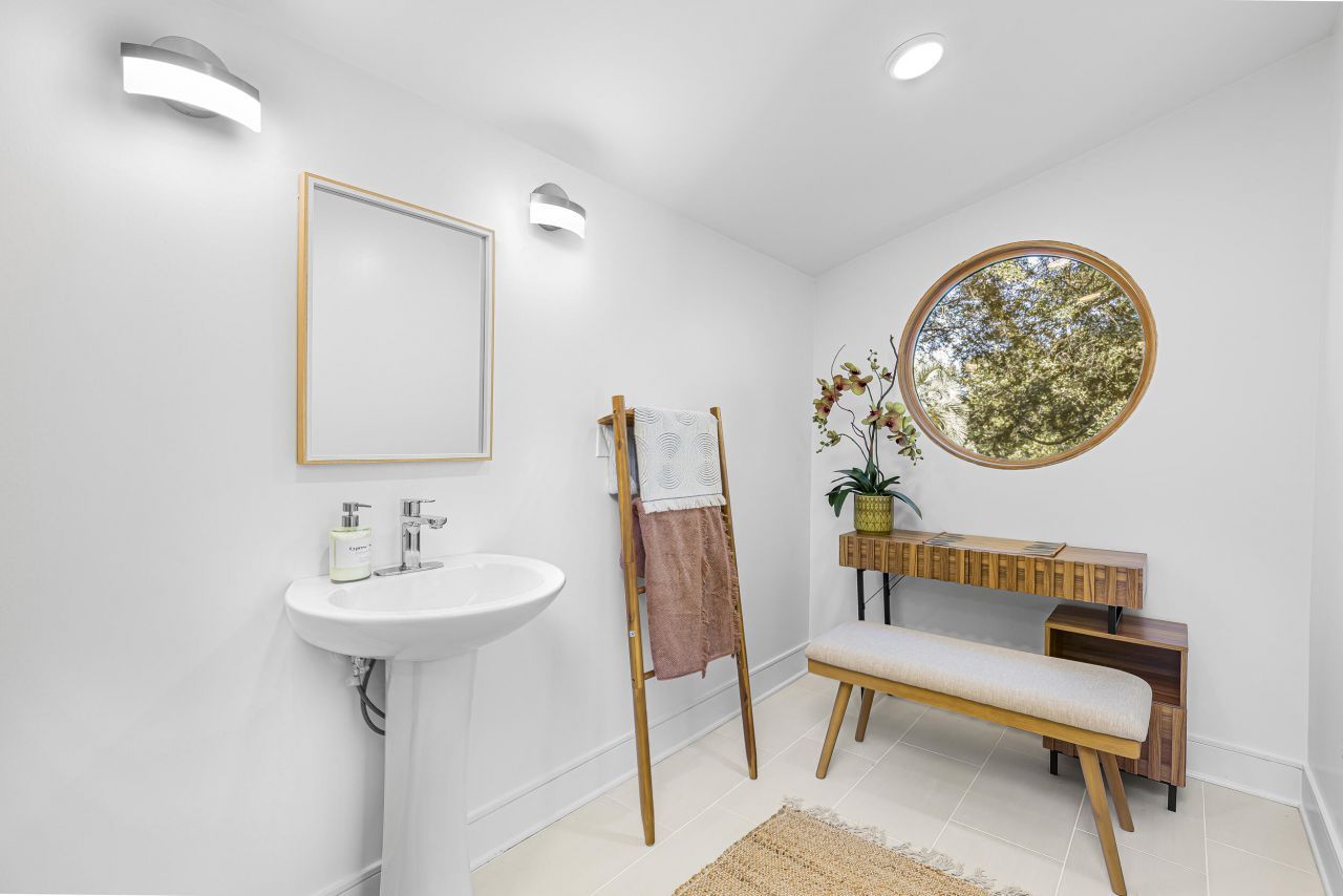 901 Red Coat Run Photo 36