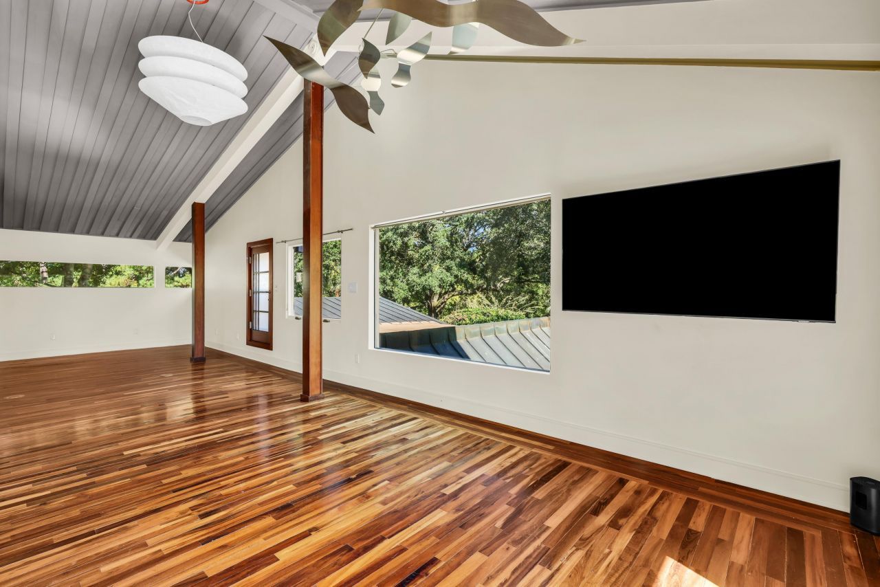 901 Red Coat Run Photo 43