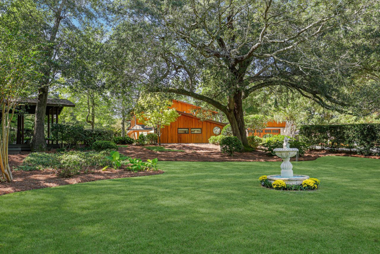 901 Red Coat Run Photo 73