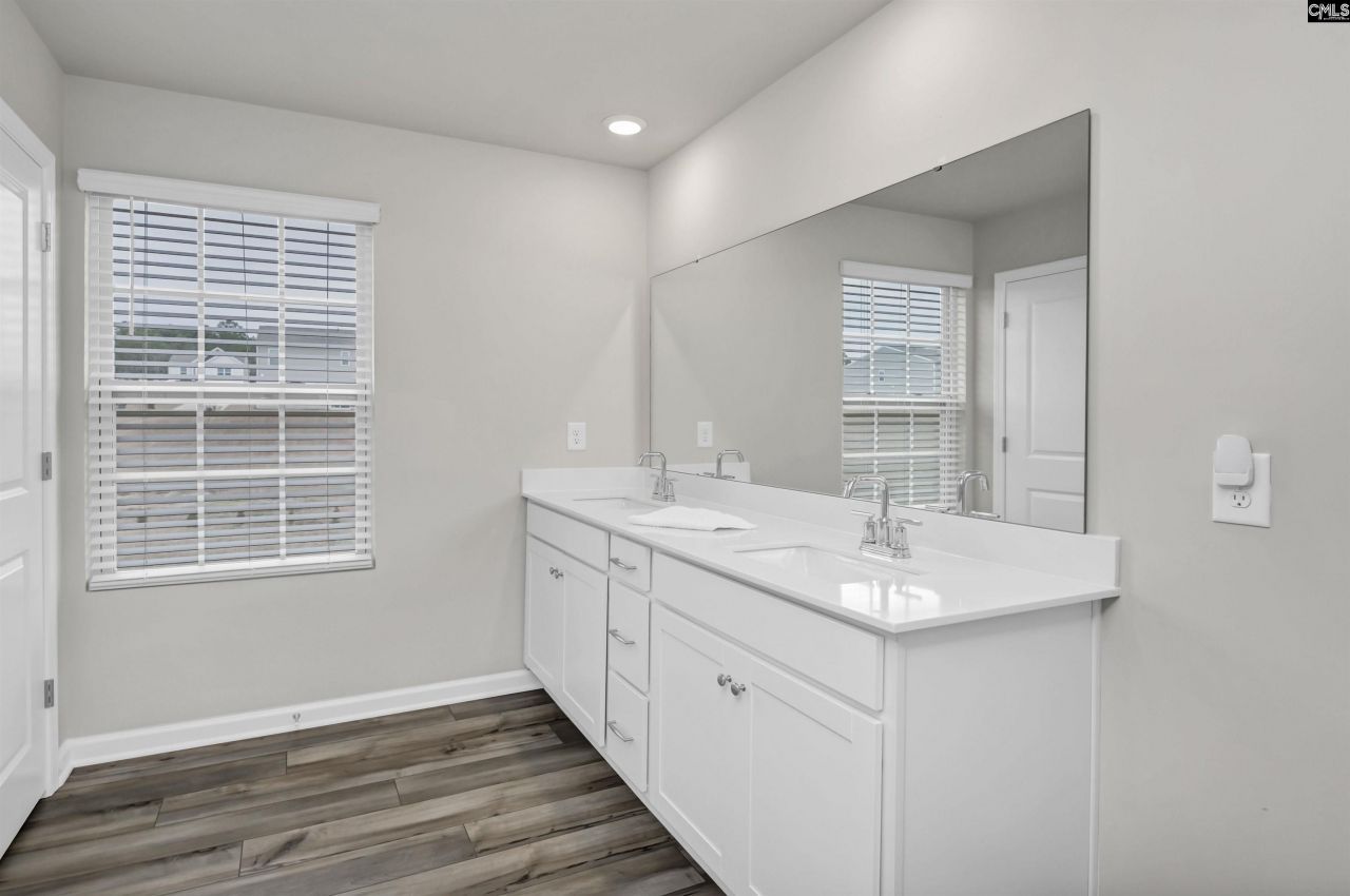 545 Richmond Road Photo 23