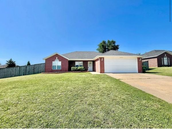 1031 Evergreen Street, Centerton, AR 72719