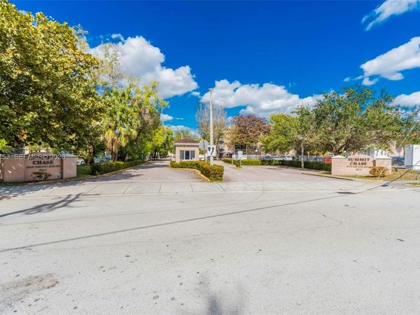 8501 NW 8th St, Unit 110, Miami, FL 33126