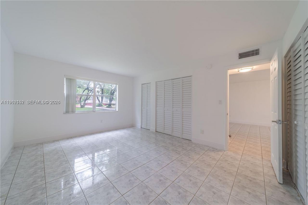8501 NW 8th St, Unit 110, Miami, FL 33126 Photo