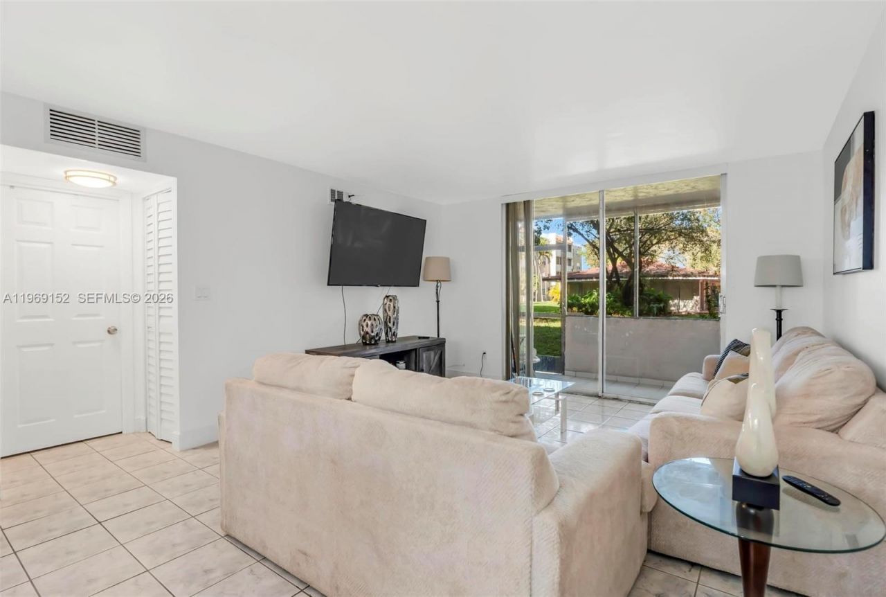 8501 NW 8th St, Unit 110, Miami, FL 33126 Photo