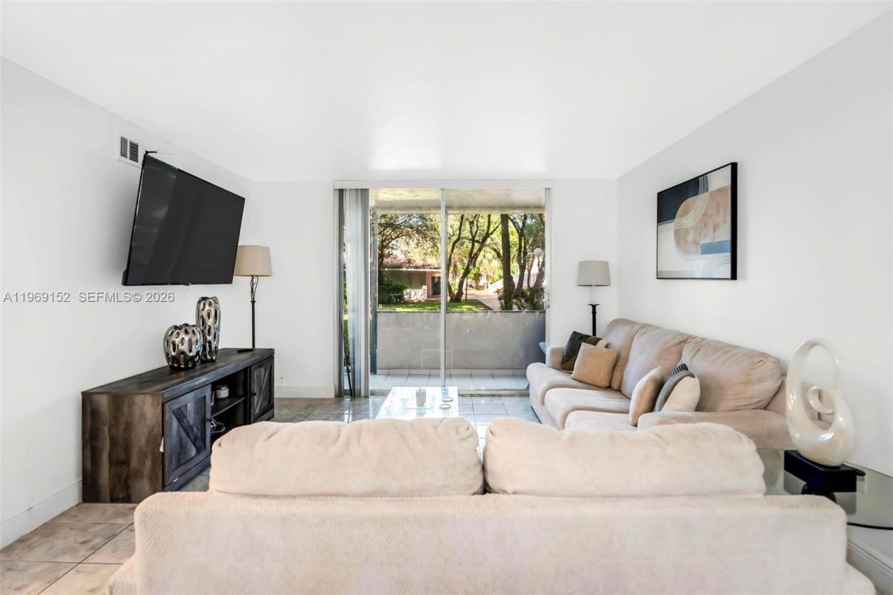 8501 NW 8th St, Unit 110, Miami, FL 33126 Photo