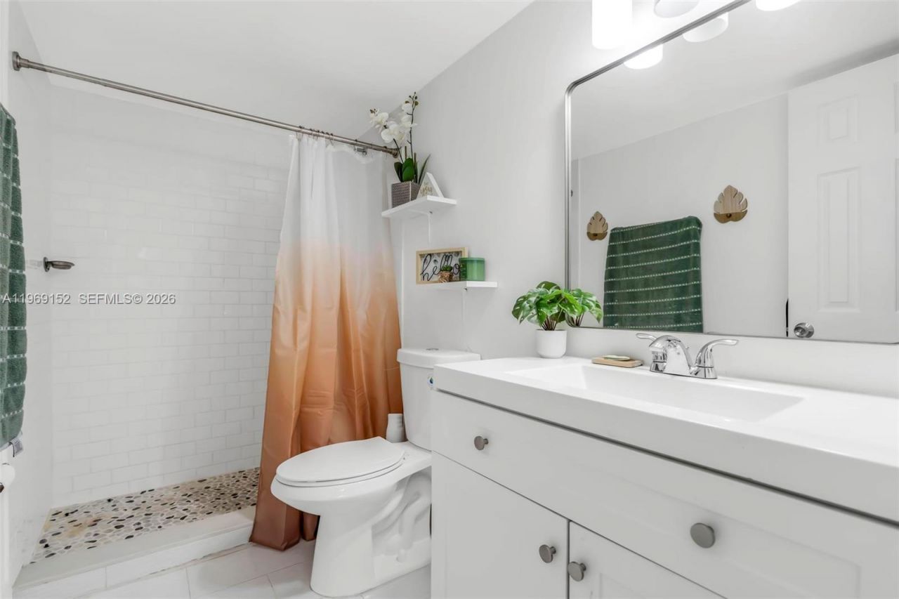 8501 NW 8th St, Unit 110, Miami, FL 33126 Photo