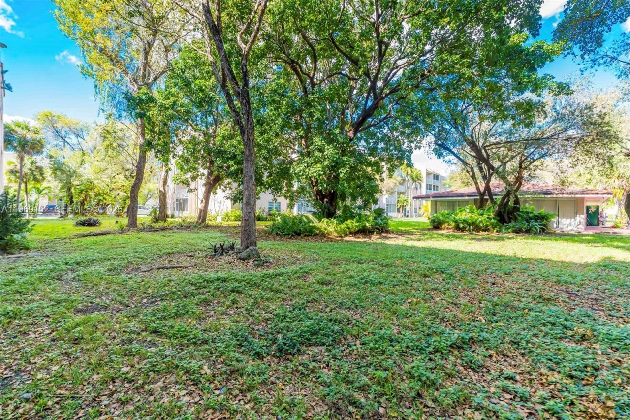 8501 NW 8th St, Unit 110, Miami, FL 33126 Photo