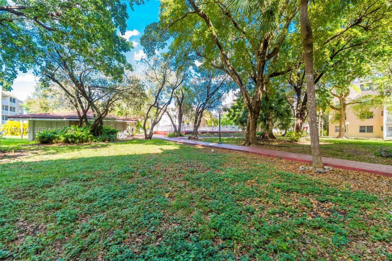 8501 NW 8th St, Unit 110, Miami, FL 33126 Photo