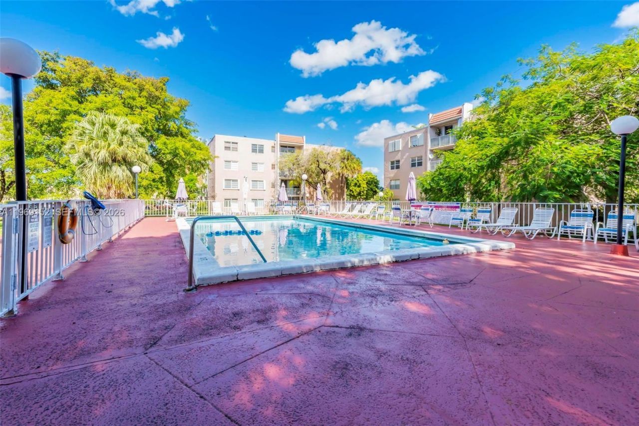 8501 NW 8th St, Unit 110, Miami, FL 33126 Photo