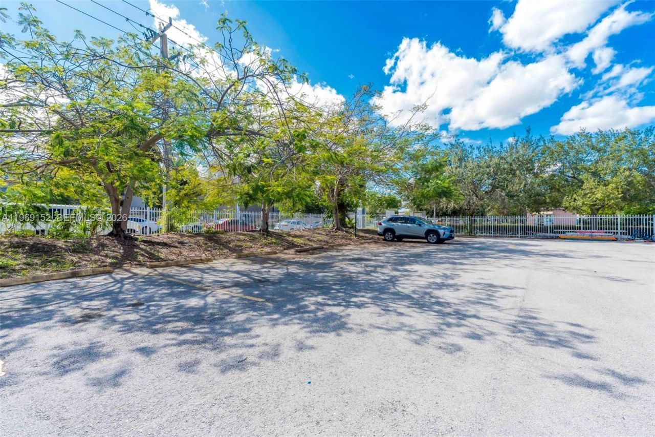 8501 NW 8th St, Unit 110, Miami, FL 33126 Photo