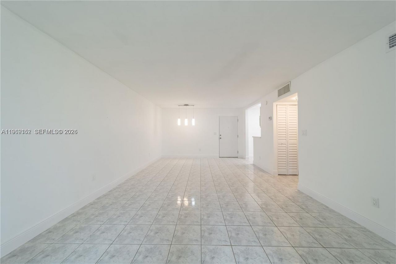 8501 NW 8th St, Unit 110, Miami, FL 33126 Photo