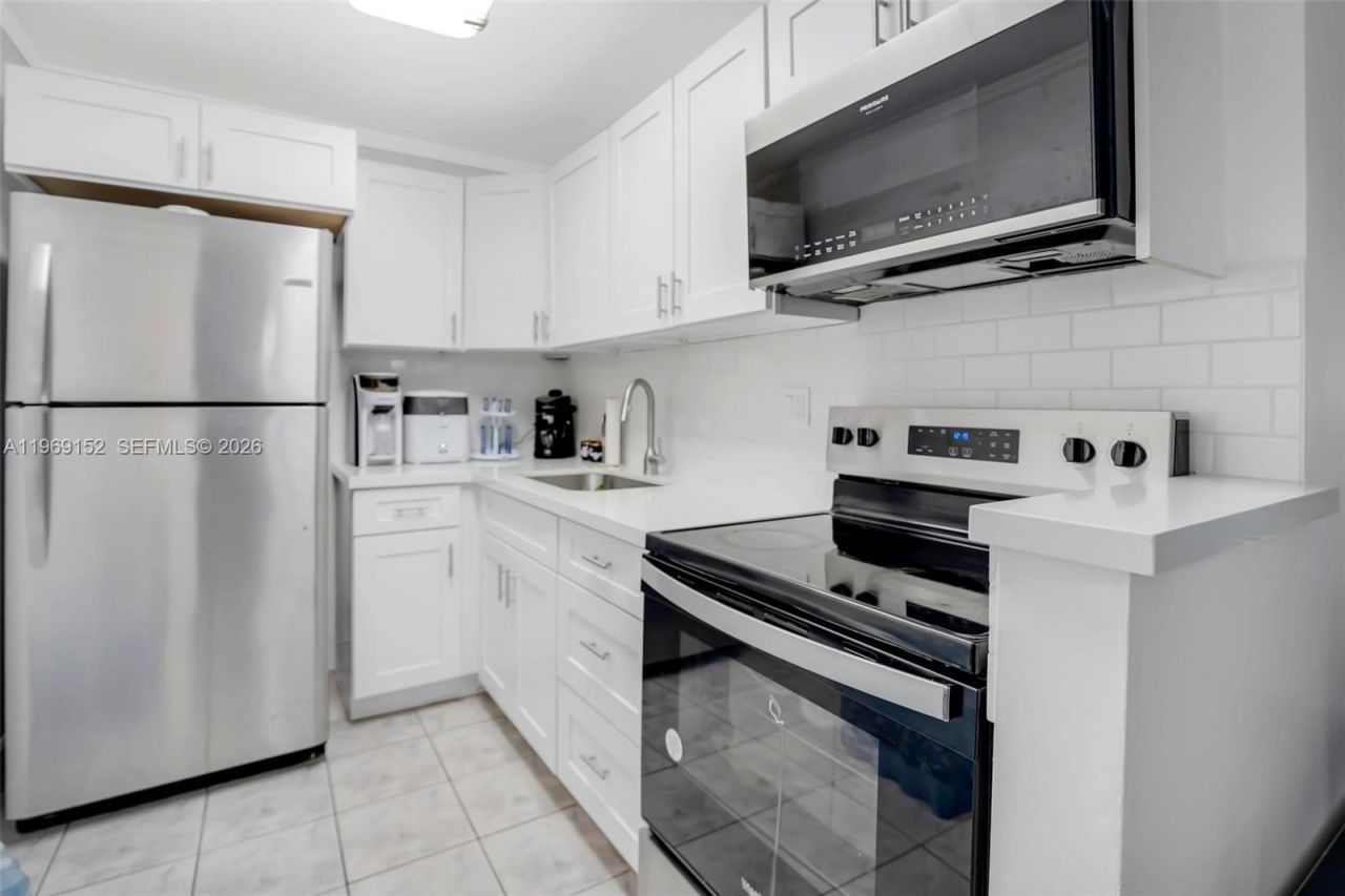 8501 NW 8th St, Unit 110, Miami, FL 33126 Photo