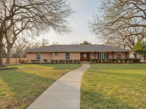 113 Overhill Drive, Waxahachie, TX 75165