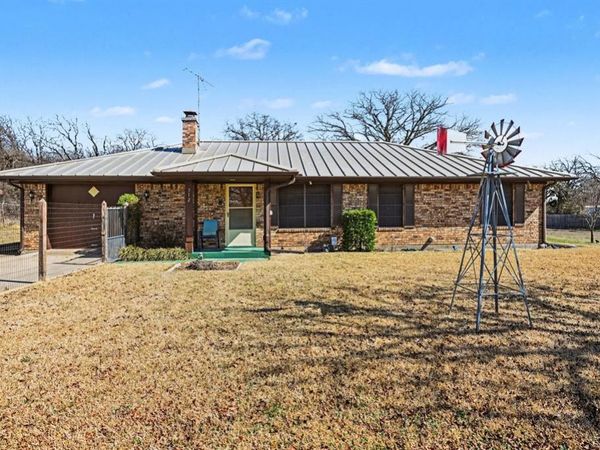 312 Oakwood Street, Azle, TX 76020