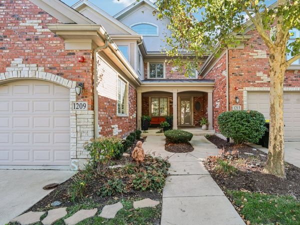 1209 W CHARLES Lane, Westmont, IL 60559