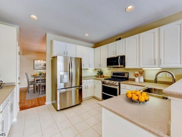 4 LOFT DR, Bridgewater, NJ 08836