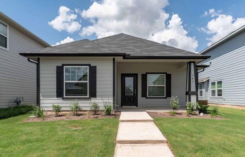303 Clearlake Dr, Hutto, TX 78634 Main Photo