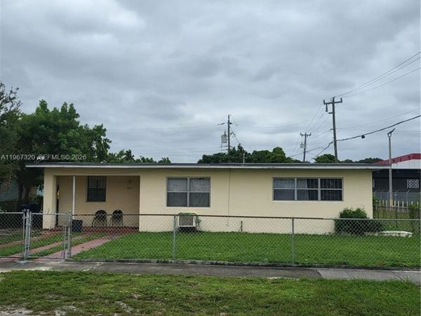 755 NW 84th St , Miami, FL 33150