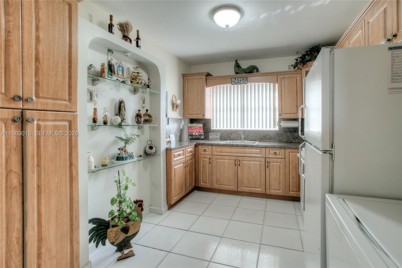 1675 W 72nd St, Hialeah, FL 33014 Photo