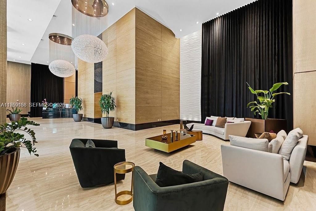 950 Brickell Bay Dr, Unit 3605, Miami, FL 33131 Photo