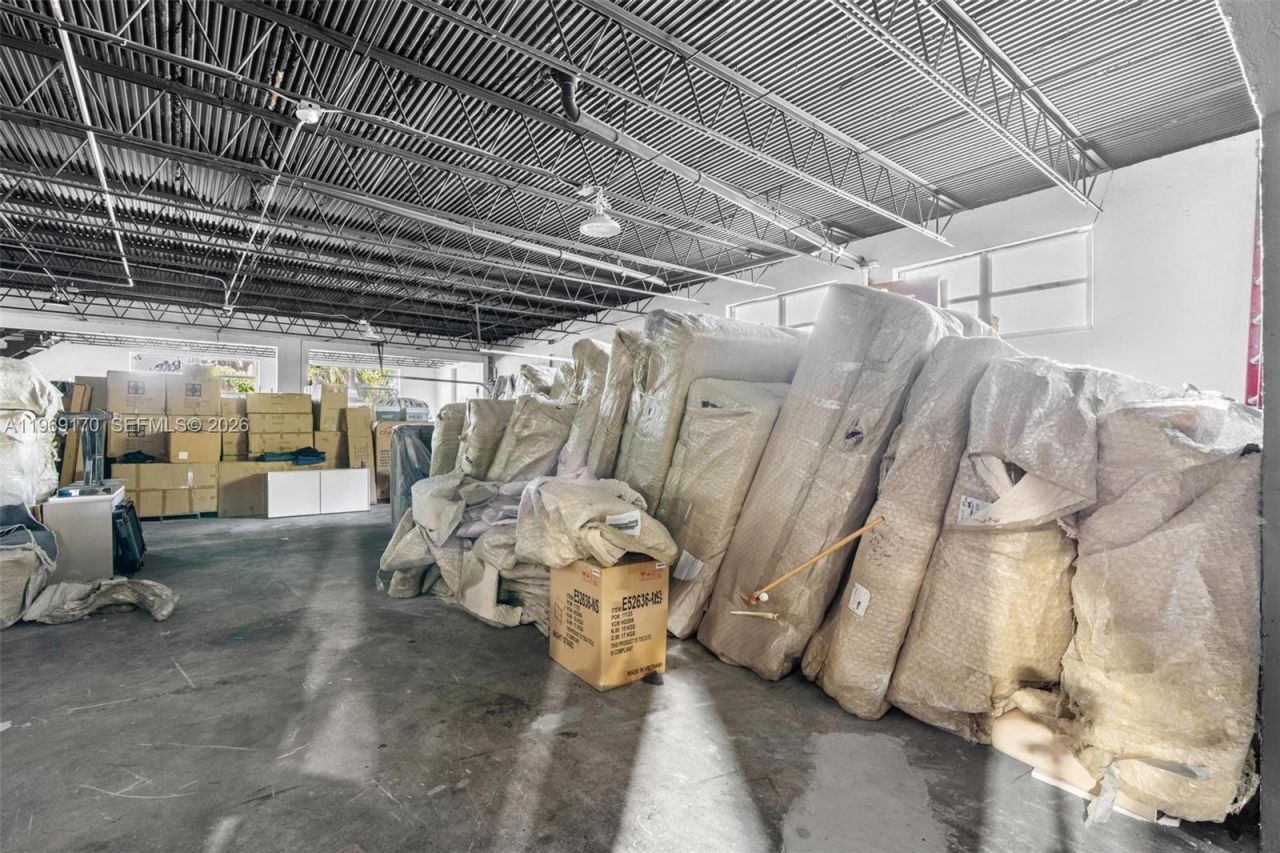 1500 E Commercial Blvd , Oakland Park, FL 33334 Photo