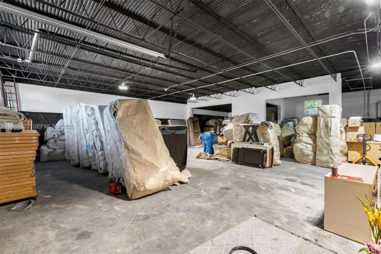 1500 E Commercial Blvd , Oakland Park, FL 33334 Photo