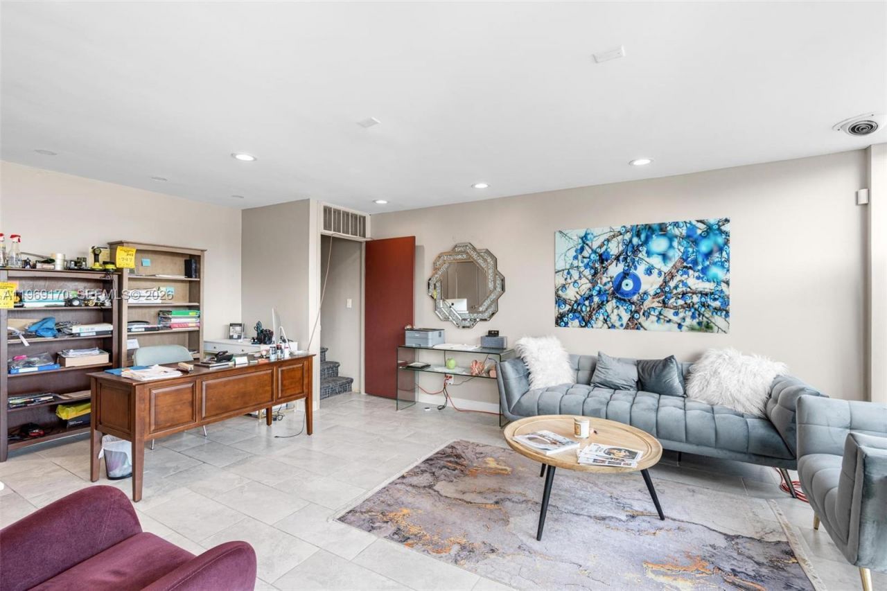 1500 E Commercial Blvd , Oakland Park, FL 33334 Photo