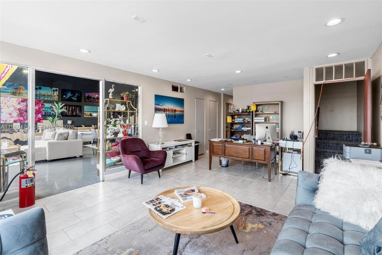 1500 E Commercial Blvd , Oakland Park, FL 33334 Photo