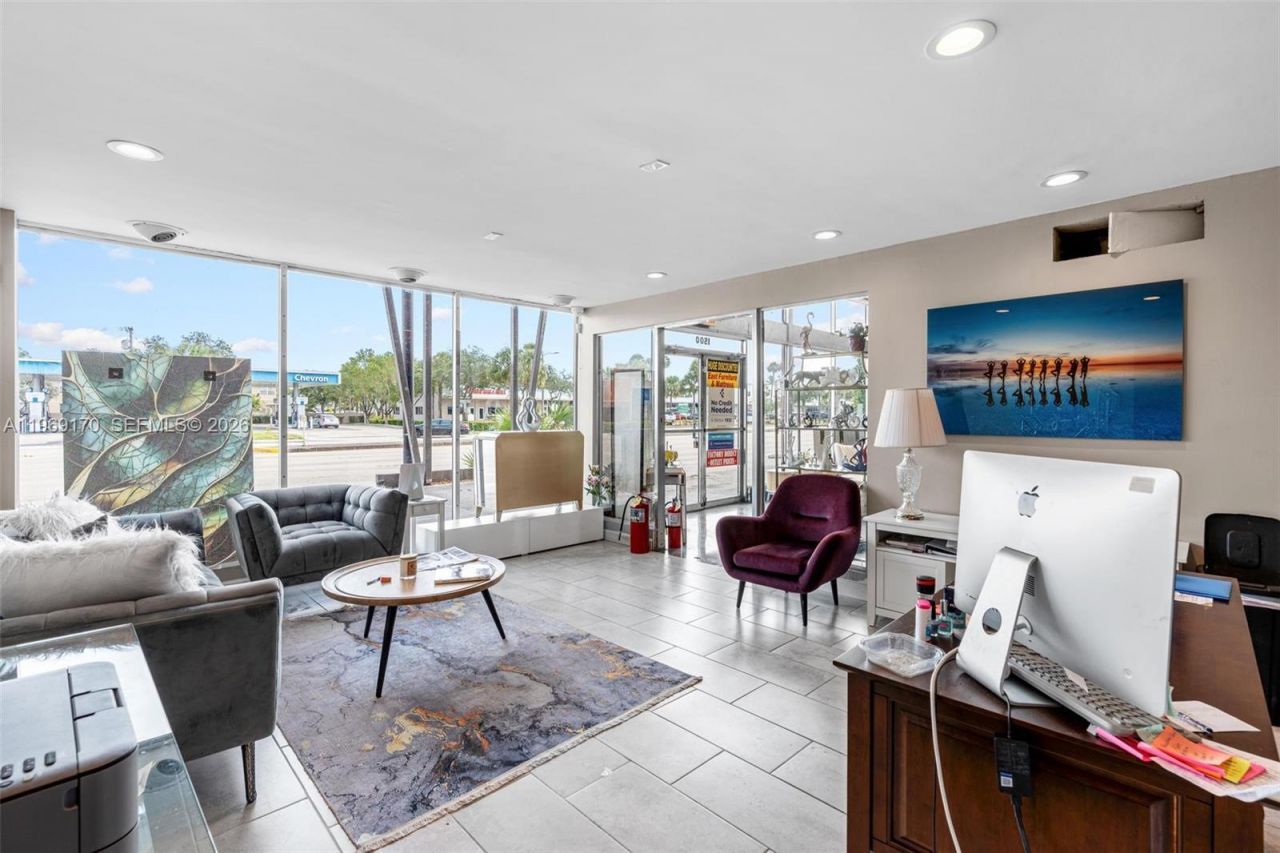 1500 E Commercial Blvd , Oakland Park, FL 33334 Photo